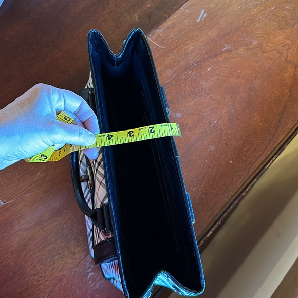 Burberry Nova Check Satchel in Excellent Condition - Picture 7 of 10